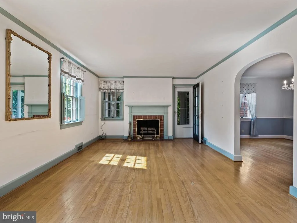 Photo of 195 UPPER COLLEGE TERRACE