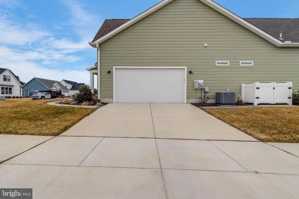 Photo of 16471 FOUR LEAF DRIVE