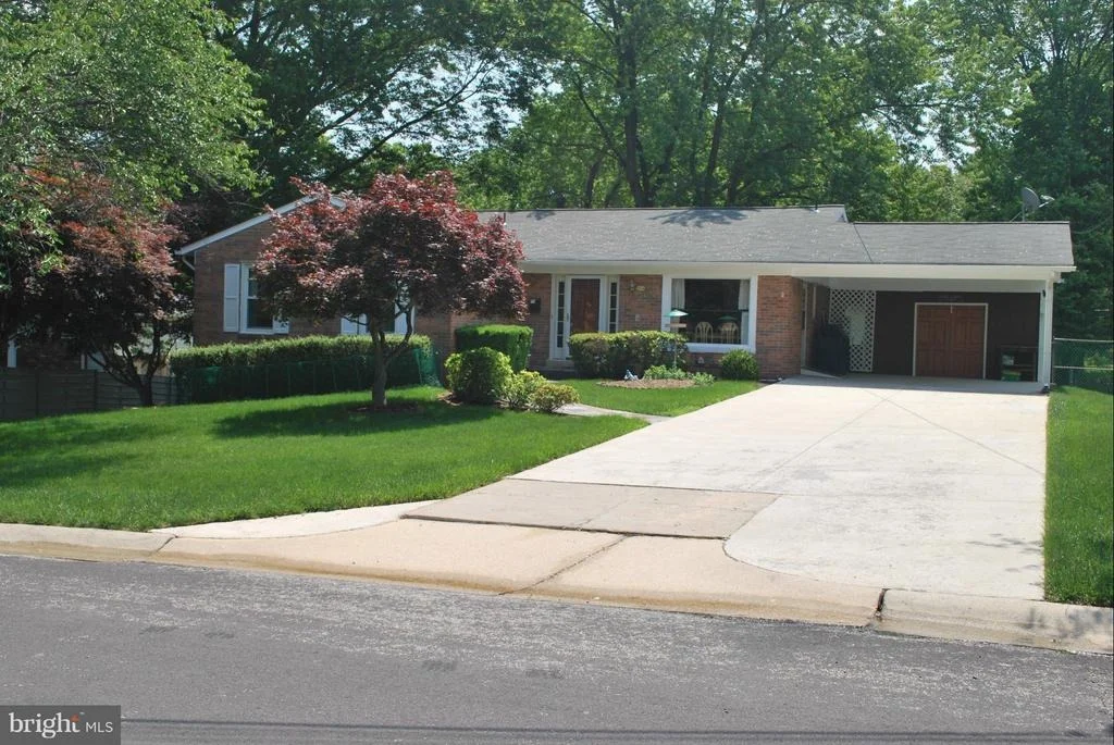 Photo of 914 CLINTWOOD DRIVE