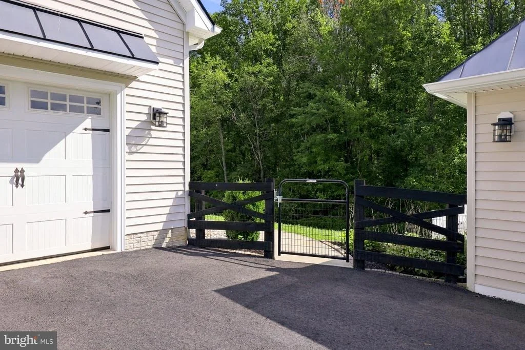 Photo of 7135 LEEDS MANOR ROAD
