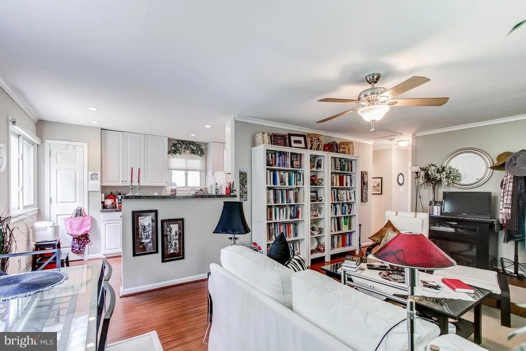 Photo of 830 WHITE WAY