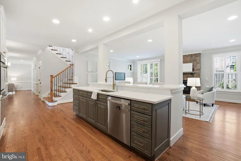 Photo of 2808 JOHN MARSHALL DRIVE