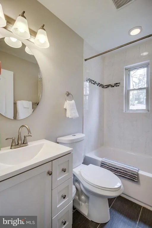 Photo of 919 JUNIPER PLACE