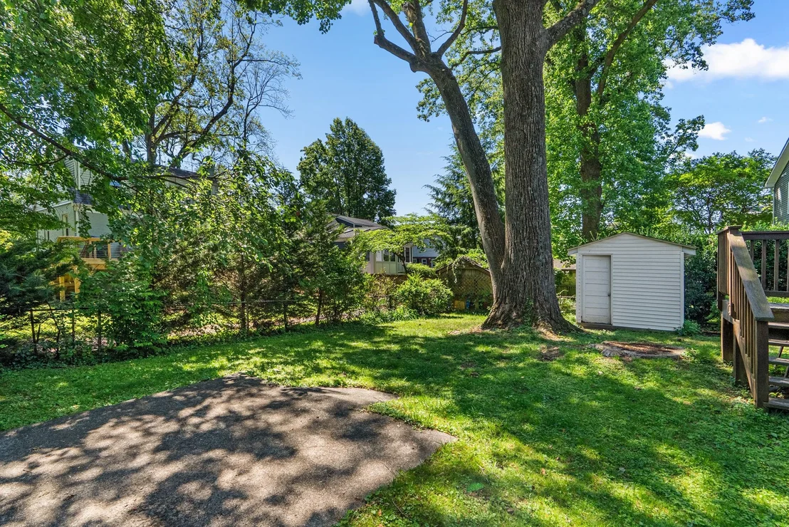 Photo of 9911 RENFREW ROAD