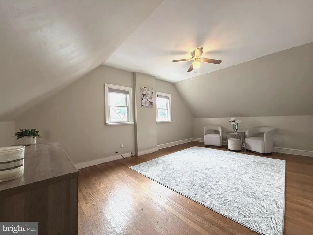 Photo of 6011 EASTERN PARKWAY