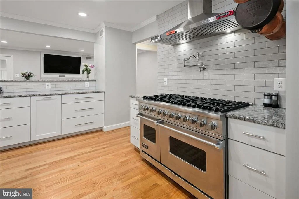 Photo of 9426 MOUNT VERNON CIRCLE
