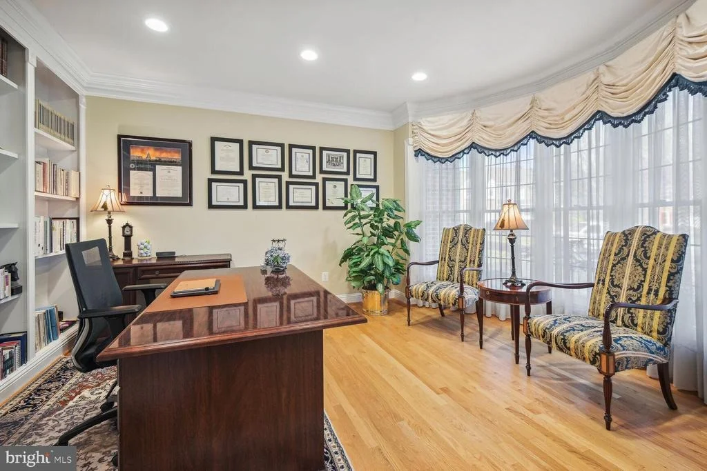 Photo of 10 MAPLECREST COURT