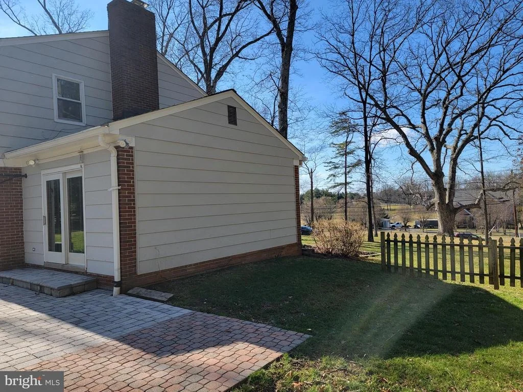 Photo of 18909 MUNCASTER ROAD