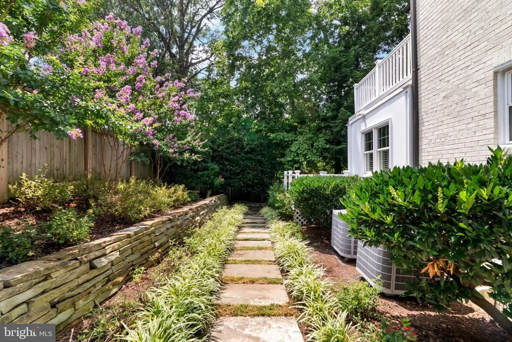 Photo of 1000 W BRADDOCK ROAD