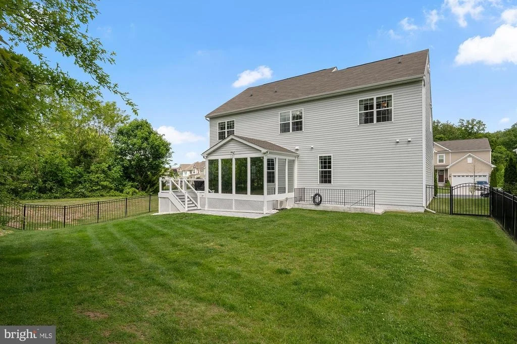Photo of 821 BENTGRASS DRIVE