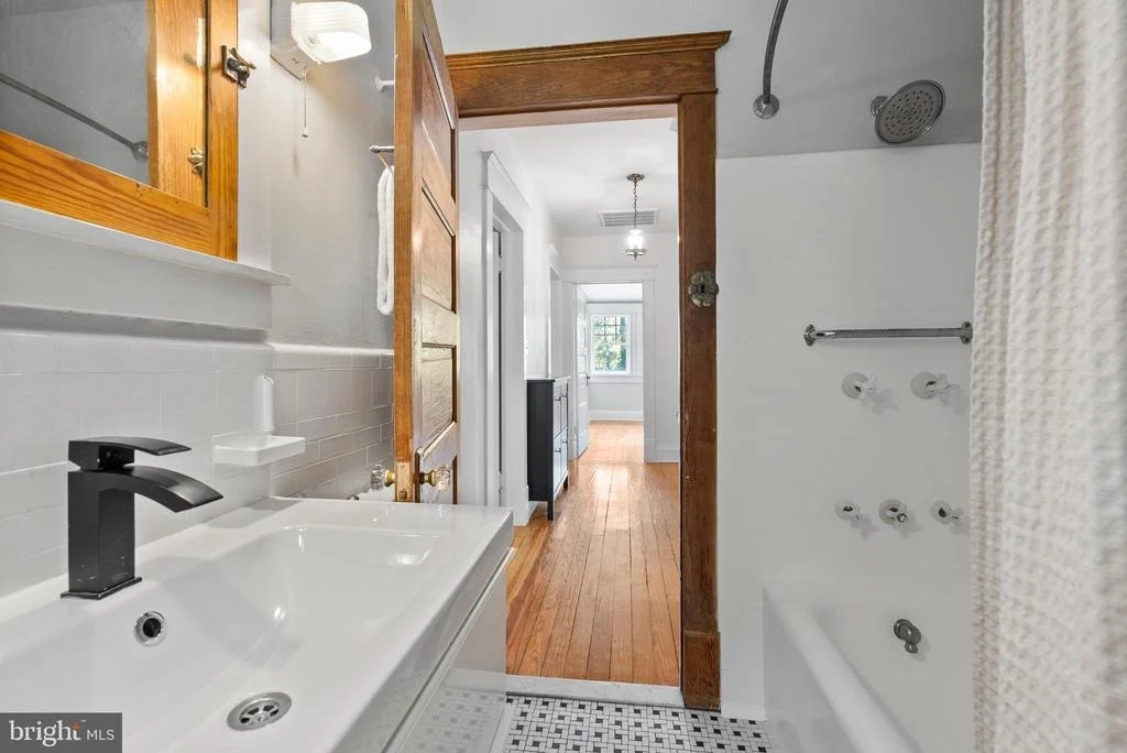 Photo of 4000 WHITE AVENUE