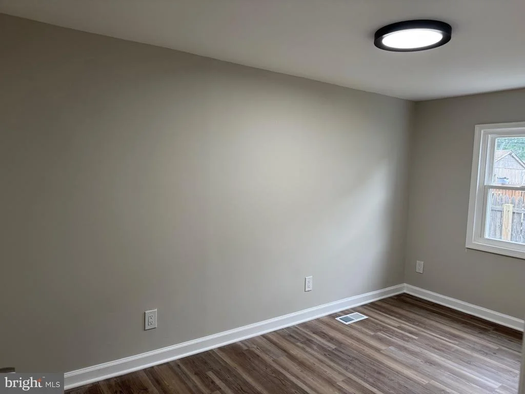 Photo of 7 CENTRE AVENUE
