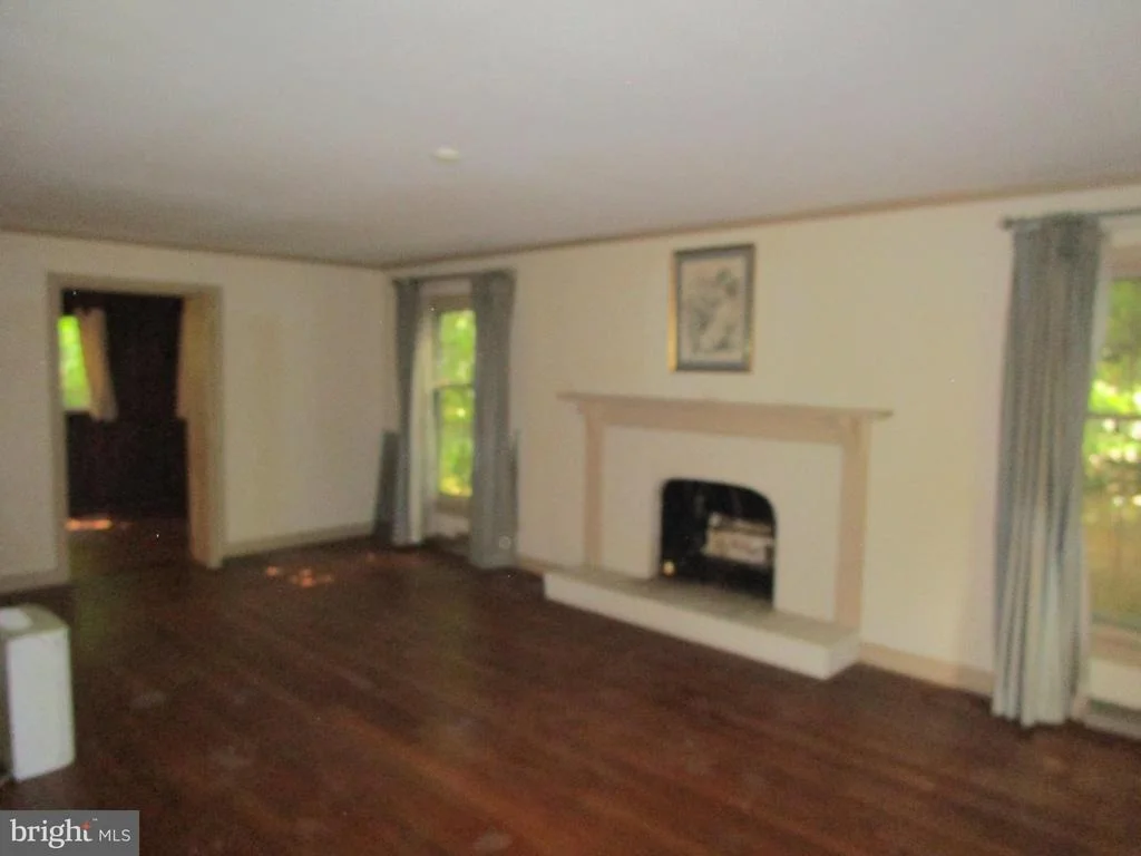 Photo of 40 W FAIRWAY CIRCLE