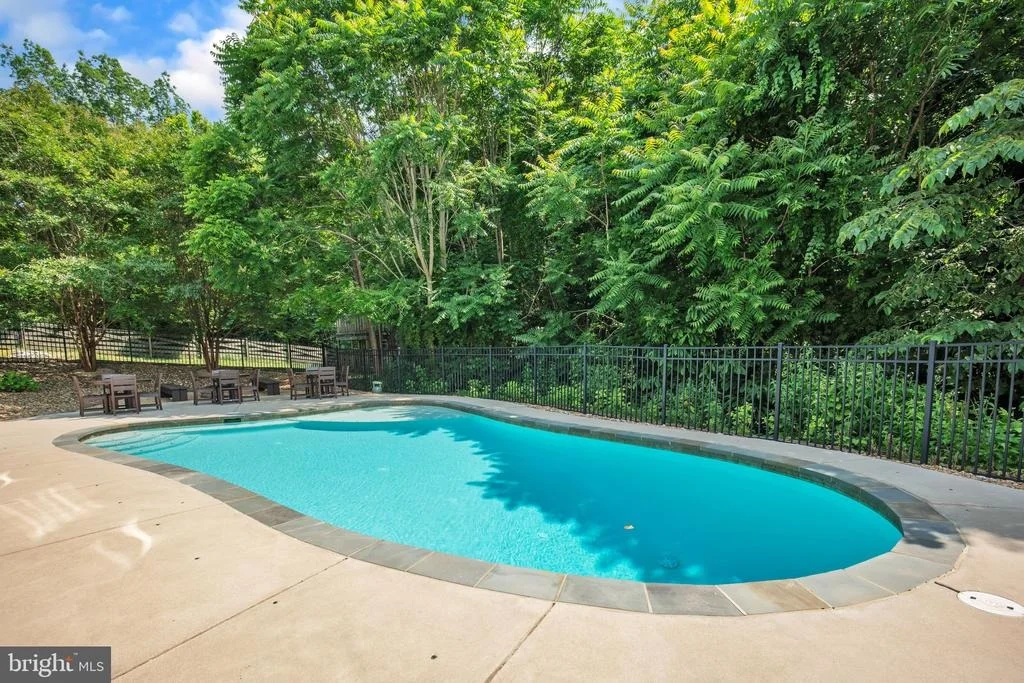 Photo of 2058 BAYTHORNE ROAD