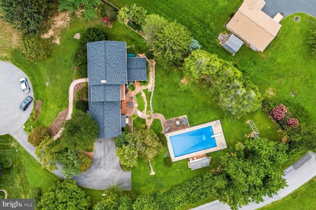 Photo of 6916 SUMMERSWOOD DRIVE