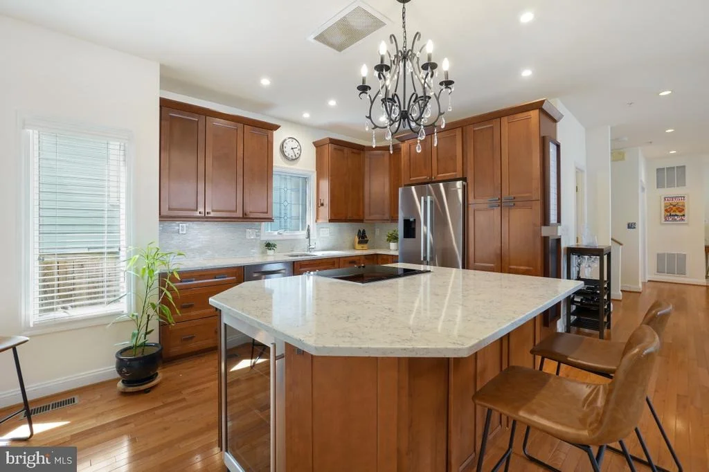 Photo of 412 SILVER SPRING AVENUE