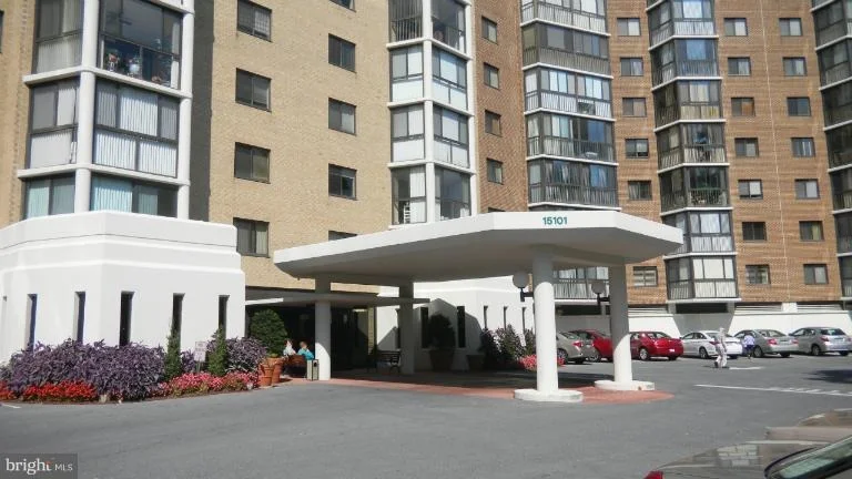 Photo of Unit 1421 at 15101 INTERLACHEN DRIVE