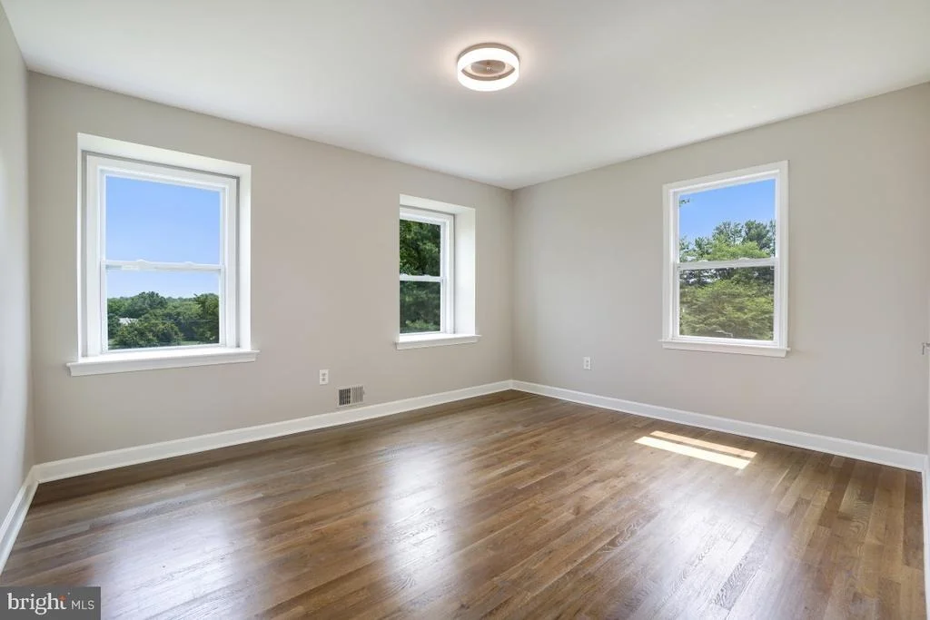 Photo of 10717 RIVER ROAD