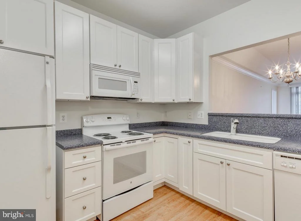 Photo of Unit 208 at 7305 MAPLECREST ROAD