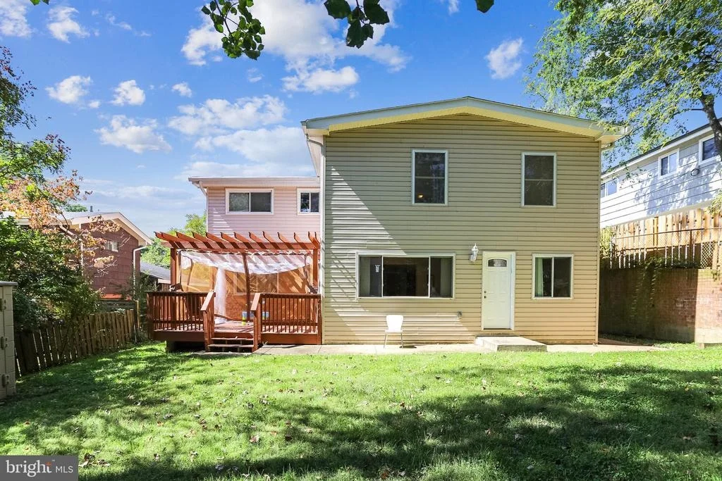 Photo of 816 HILLSBORO DRIVE