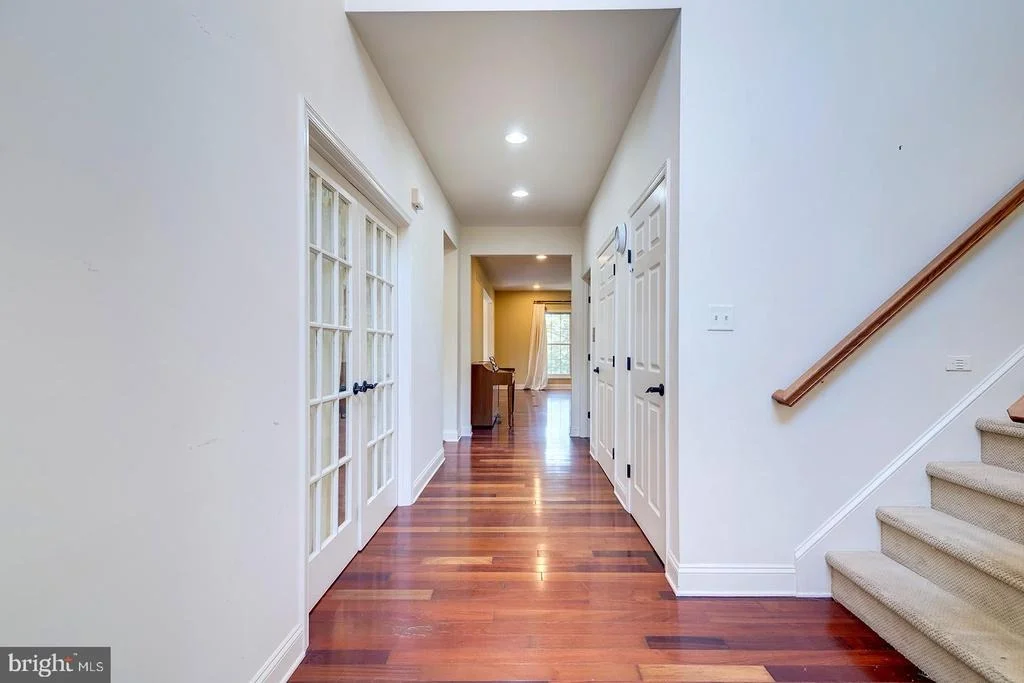 Photo of 142 W SHORE DRIVE