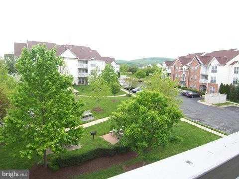 Photo of Unit 3B at 2100 WAYSIDE DRIVE