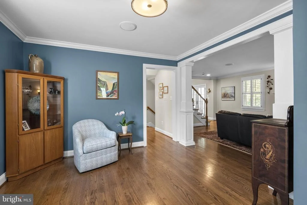 Photo of 710 WOODSIDE PARKWAY