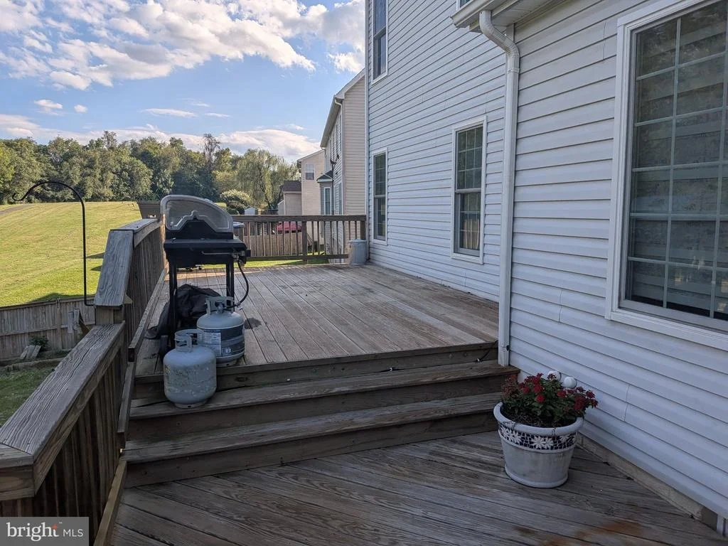 Photo of 823 WOODCREST LOOP