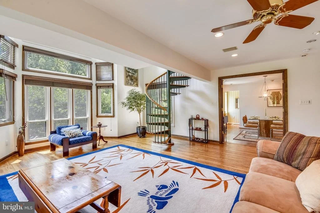 Photo of 9919 MACARTHUR BOULEVARD