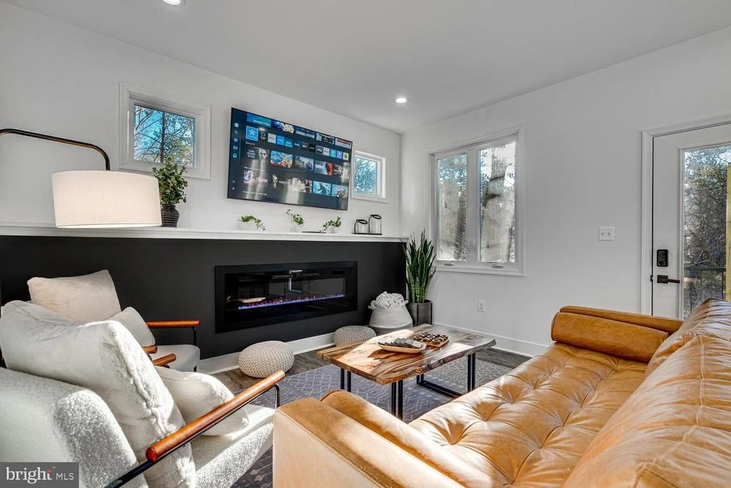 Photo of 1355 GREENVIEW DRIVE