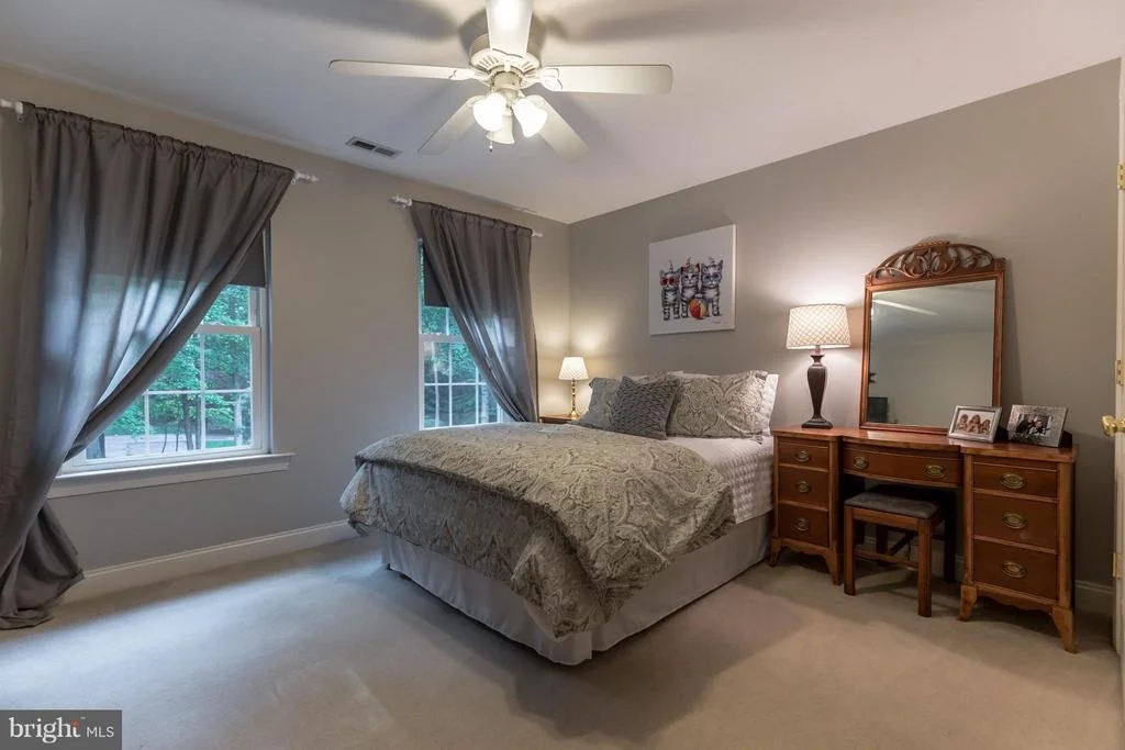 Photo of 325 SPLIT OAK LANE