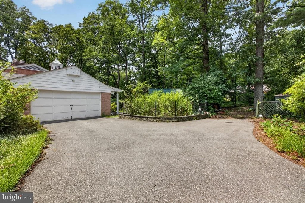 Photo of 10600 GREENACRES DRIVE
