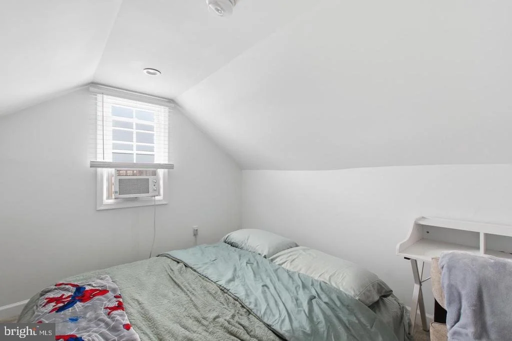 Photo of 1742 LESLIE ROAD
