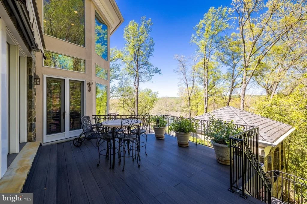Photo of 658 LIVE OAK DRIVE