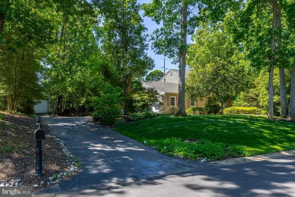 Photo of 73 COLONIAL TERR