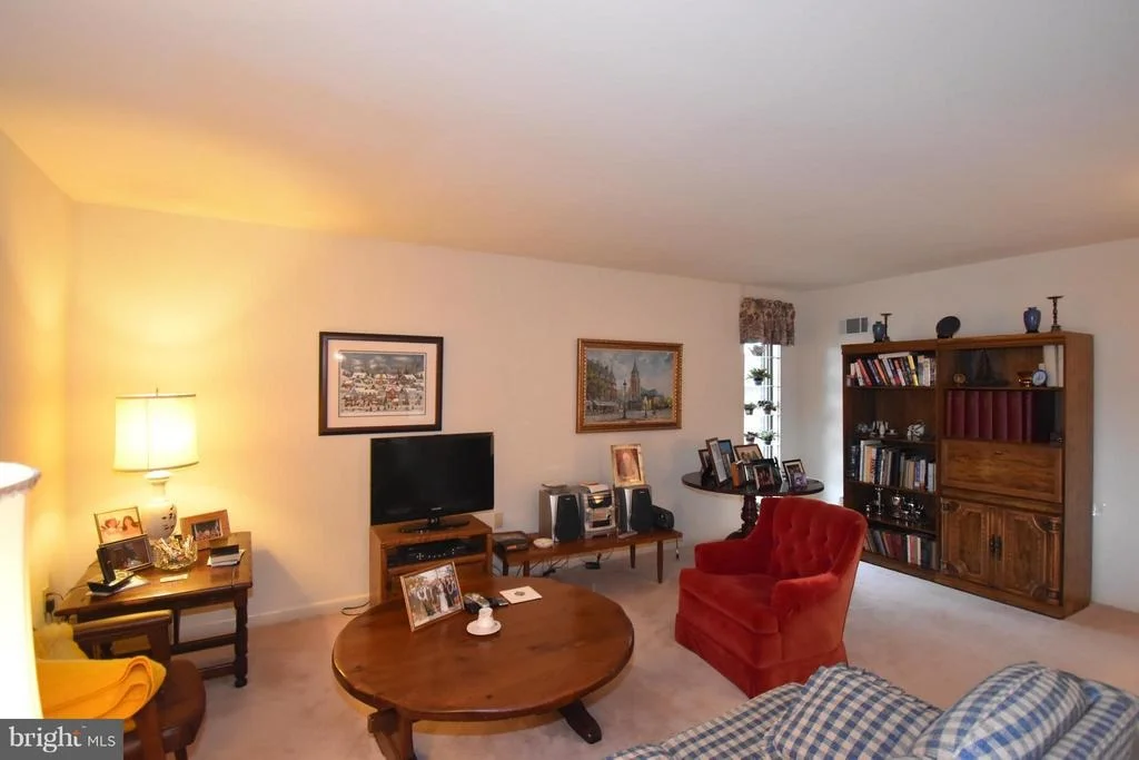 Photo of Unit 682D at 3330 GLENEAGLES DRIVE