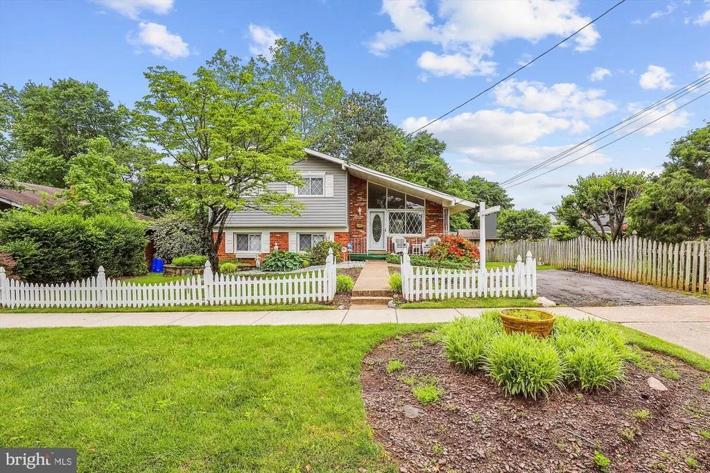 Photo of 11818 MENTONE ROAD