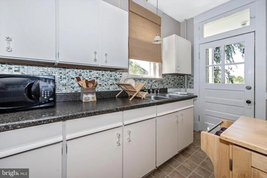 Photo of 323 W 7TH STREET
