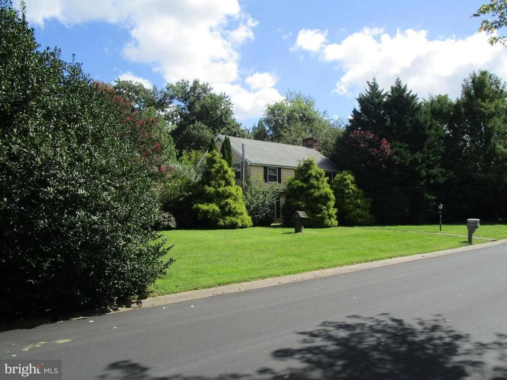 Photo of 40 W FAIRWAY CIRCLE