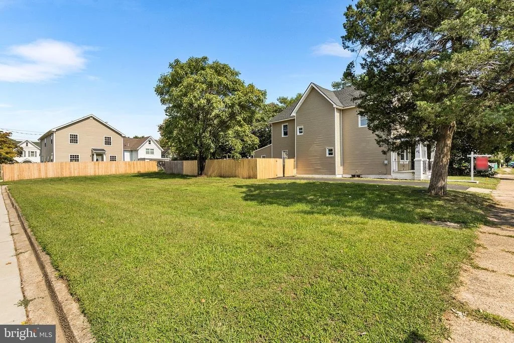 Photo of 623 W 3RD STREET W