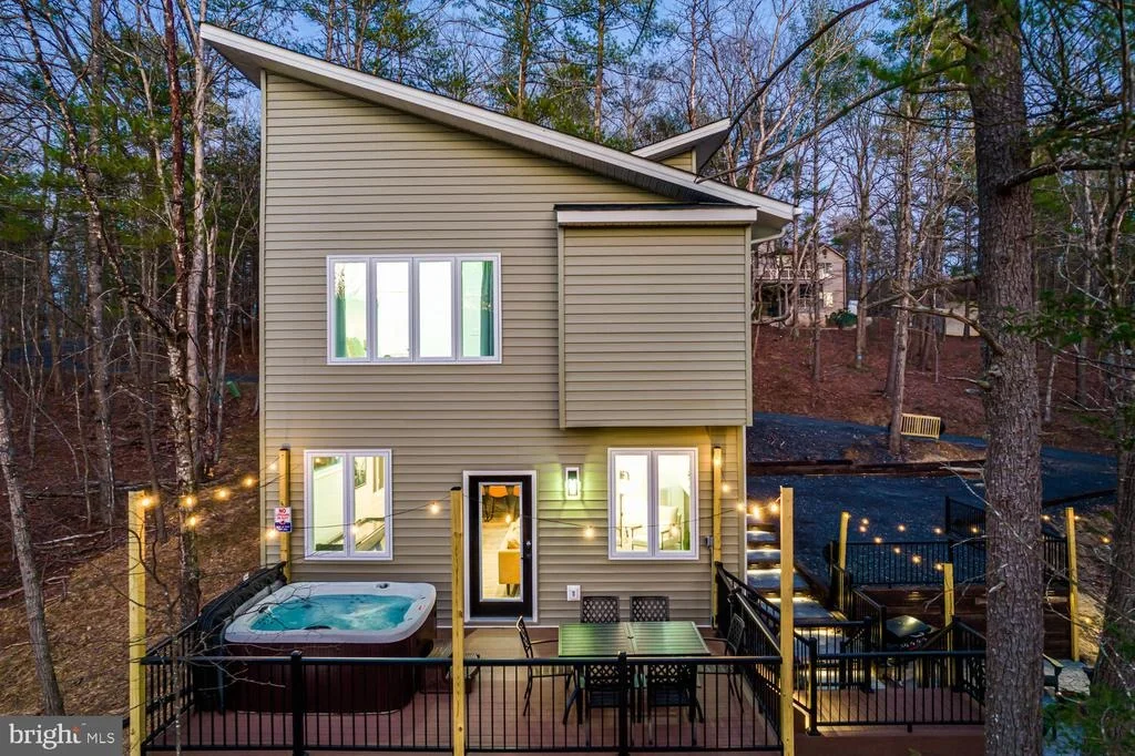 Photo of 1355 GREENVIEW DRIVE