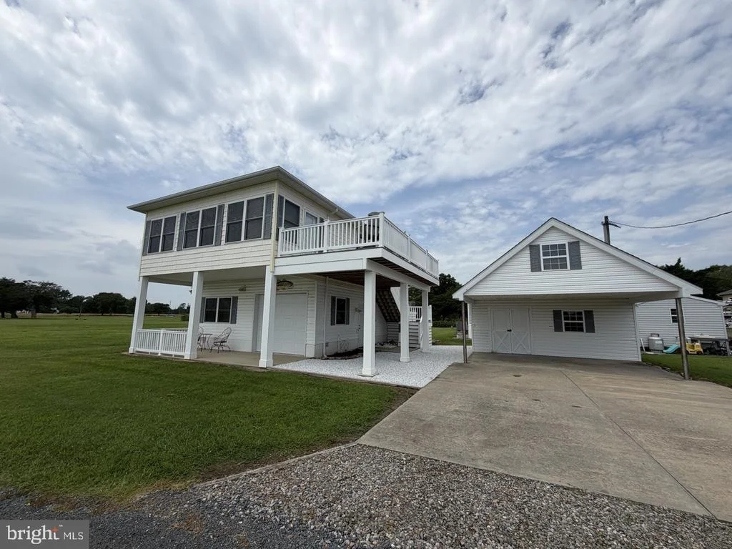 Photo of 17070 BAYVIEW CIRCLE