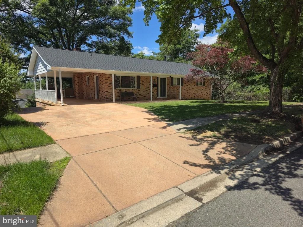 Photo of 6318 BARRS LANE