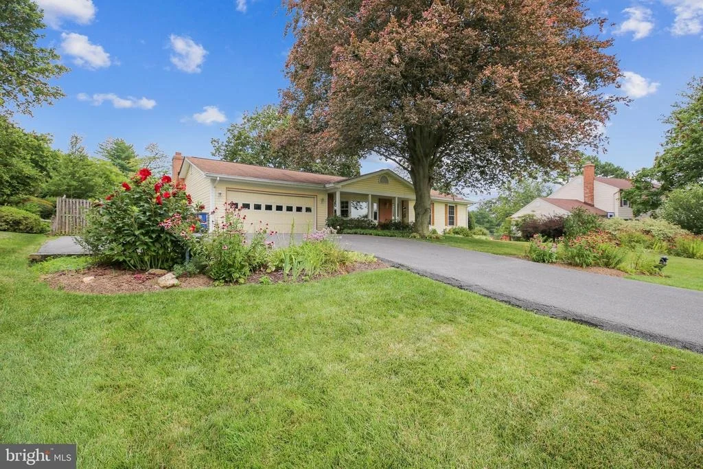 Photo of 15225 CENTERGATE DRIVE