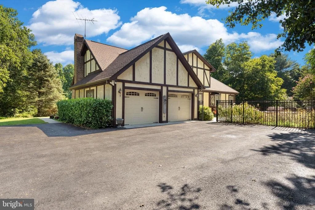 Photo of 8000 EXODUS DRIVE