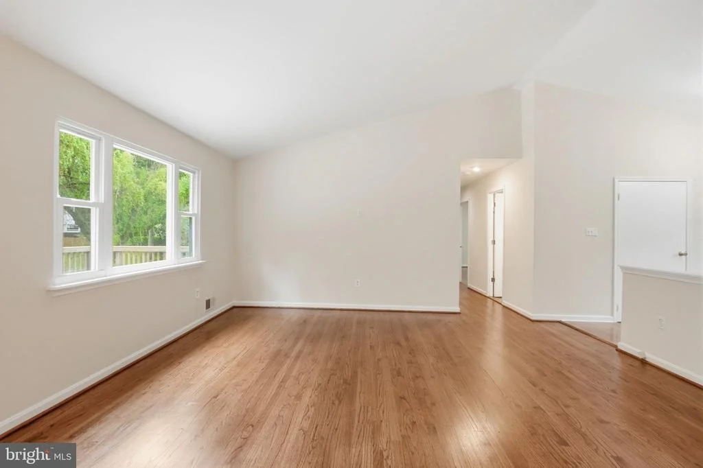 Photo of 14204 PICCADILLY ROAD