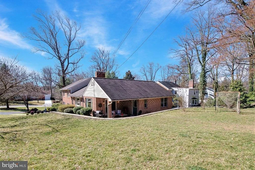 Photo of 400 RANGE ROAD