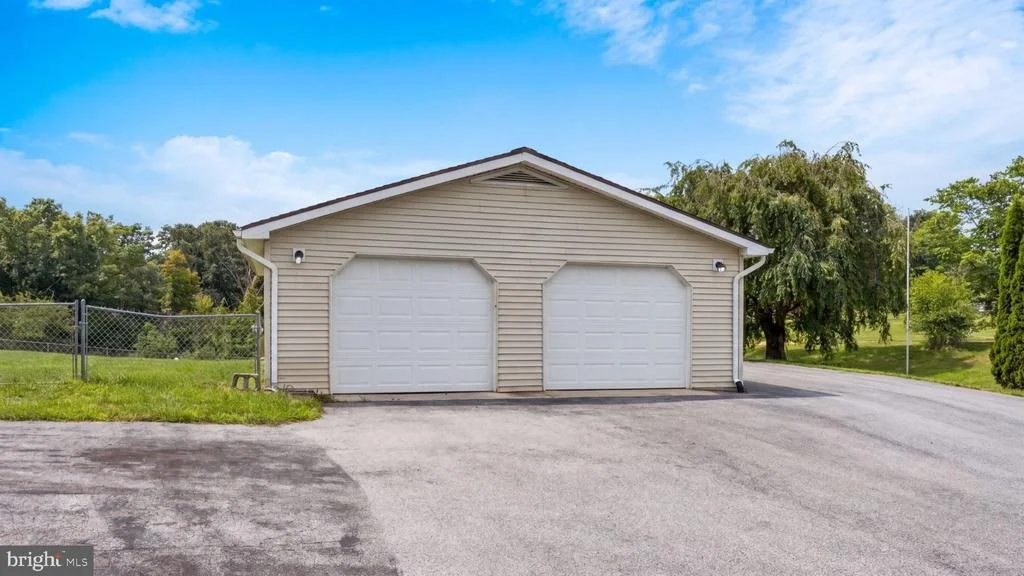 Photo of 1673 BROAD LANE