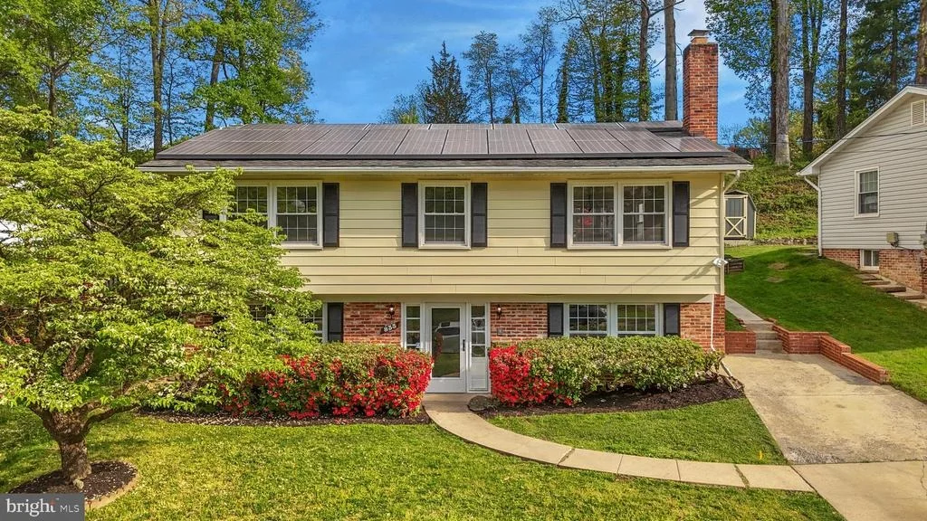 Photo of 833 LOXFORD TERRACE