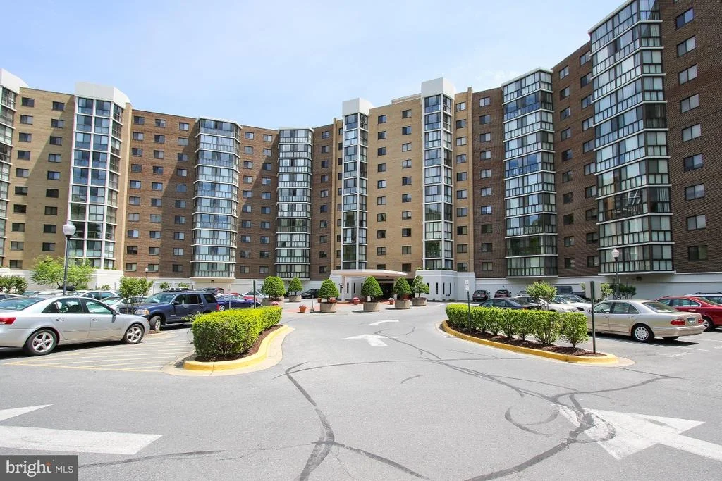 Photo of Unit 722 at 15100 INTERLACHEN DRIVE